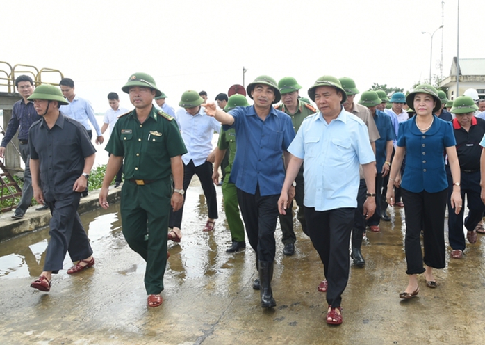 Thủ tướng Nguyễn Xuân Phúc: Bằng mọi biện pháp tổ chức cứu trợ, không để dân bị đói, rét - Ảnh 1.