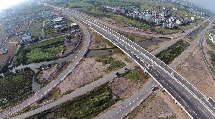 Nhờ hạ tầng được đầu tư mạnh mẽ, nhiều nhà đầu tư cá nhân đang lập quỹ với dòng vốn từ hàng chục đến bạc trăm tỷ đồng để đổ bộ ra vùng ven TP HCM săn đất.