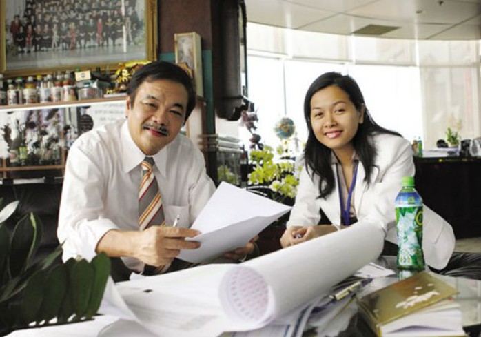 Chuyện nhà Dr. Thanh: Ba má đã soi đường cho chúng con bước tới - Ảnh 4. Chuyện nhà Dr. Thanh: Ba má đã soi đường cho chúng con bước tới - Ảnh 4.
