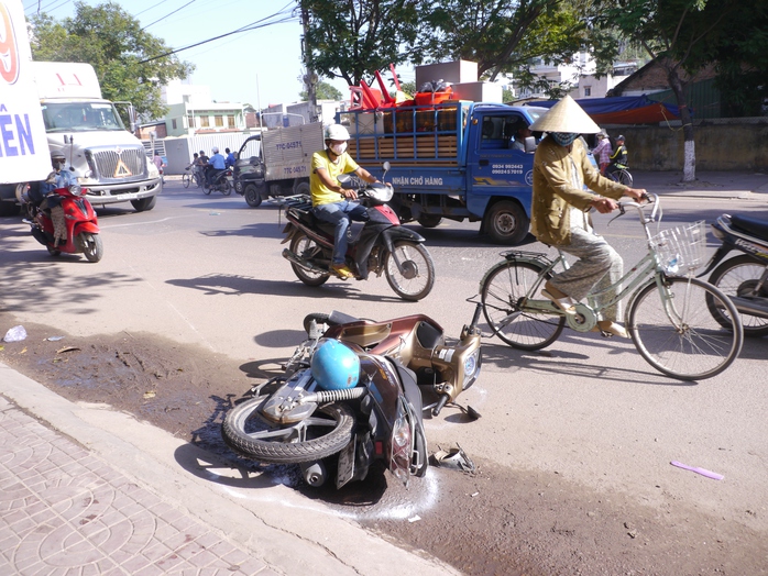 “Xe điên” đại náo phố biển Quy Nhơn, 6 người nhập viện - Ảnh 2.