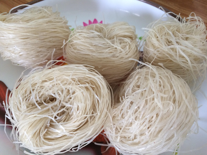 Đến phố núi phải ăn món phở khô Gia Lai mới được - Ảnh 1. Đến phố núi phải ăn món phở khô Gia Lai mới được - Ảnh 1.