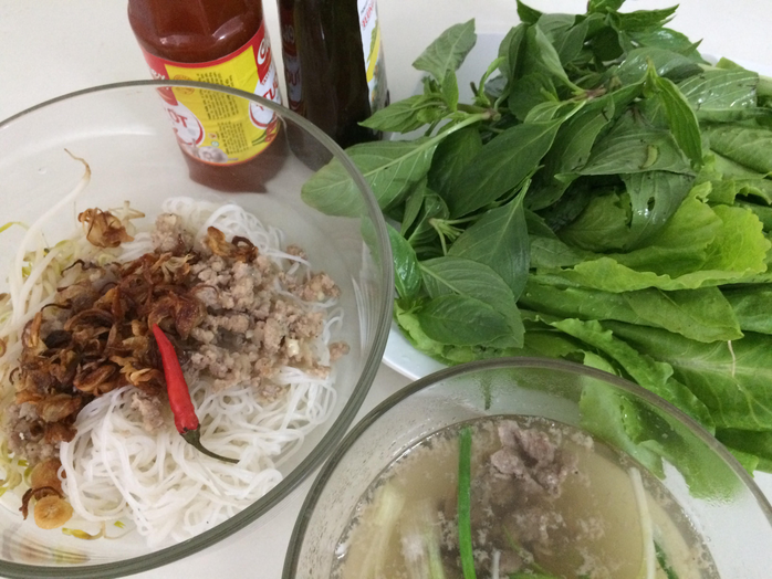 Đến phố núi phải ăn món phở khô Gia Lai mới được - Ảnh 8. Đến phố núi phải ăn món phở khô Gia Lai mới được - Ảnh 8.