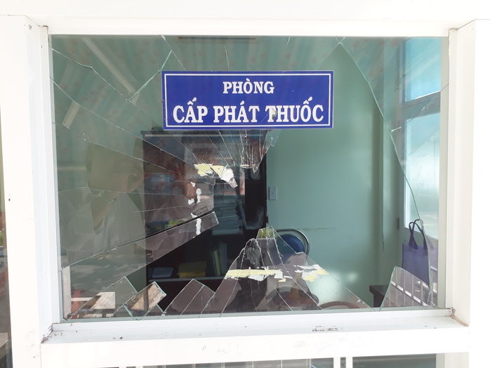 Tranh uống thuốc, đối tượng cai nghiện đập phá trung tâm - Ảnh 1.