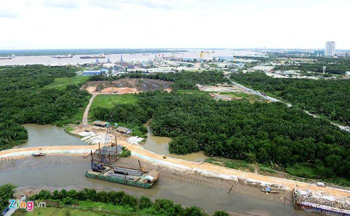 Đất nền vùng ven TP.HCM được hỗ trợ về hạ tầng đang được các nhóm đầu tư có tiền săn lùng. Ảnh: Lê Quân
