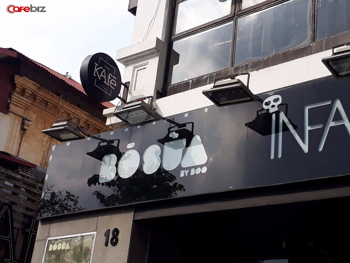 Tại Hà Nội, the Kafe đã đóng cửa địa điểm 18, Điện Biên Phủ (một trong những địa điểm đầu tiên của chuỗi). Mặc dù biển hiệu vẫn chưa bị dỡ nhưng vị trí này đã thuộc về một thương hiệu quần áo khác. Ảnh: Hồng Nhung.