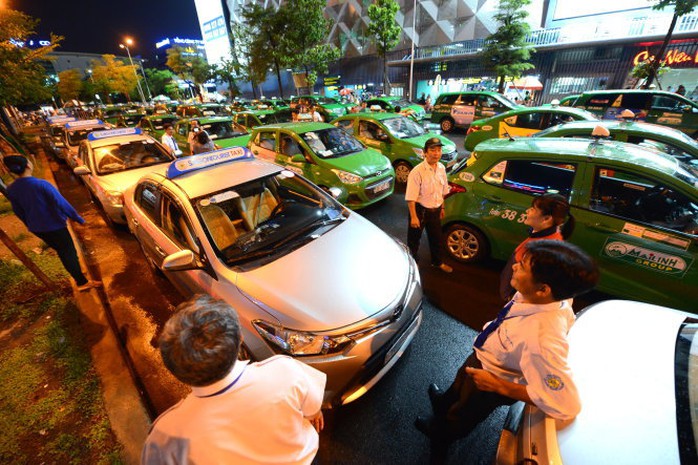 “Đại chiến” taxi đã lên đến đỉnh điểm - Ảnh 1. “Đại chiến” taxi đã lên đến đỉnh điểm - Ảnh 1.
