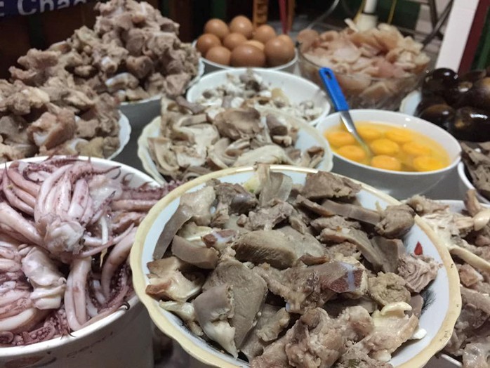 Các quán cháo lâu năm cho ngày mưa Sài thành - Ảnh 2.