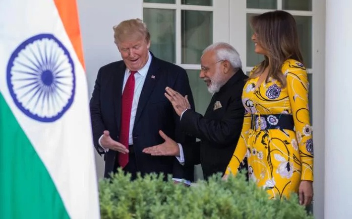 Gặp Thủ tướng Ấn Độ, TT Donald Trump hào phóng những cái ôm - Ảnh 3.