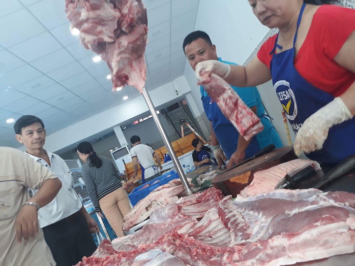 Xuất khẩu heo sang Campuchia giải cứu người chăn nuôi - Ảnh 2. Xuất khẩu heo sang Campuchia giải cứu người chăn nuôi - Ảnh 2.