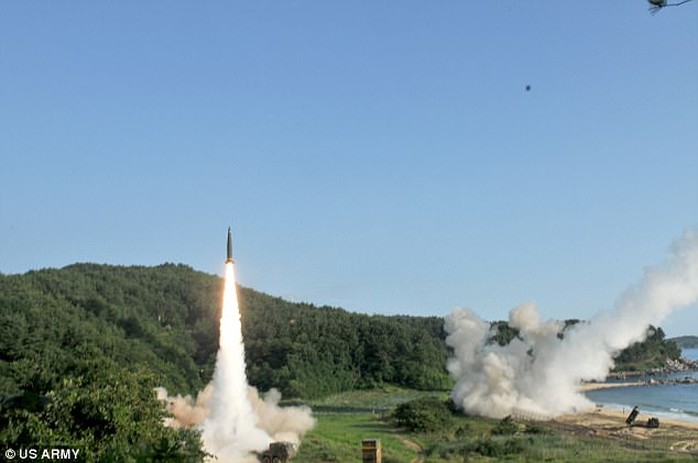 Mỹ - Hàn tập trận tên lửa đạn đạo dằn mặt Triều Tiên - Ảnh 1.