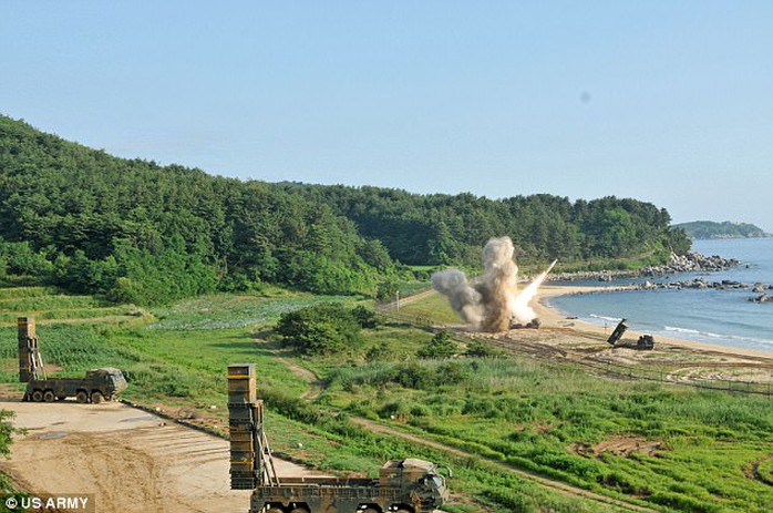 Mỹ - Hàn tập trận tên lửa đạn đạo dằn mặt Triều Tiên - Ảnh 4.