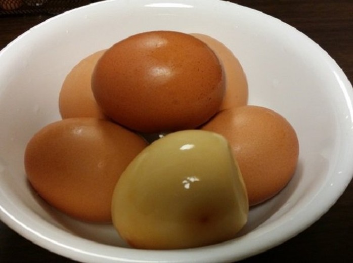 Tranh nhau mua trứng gà Hàn Quốc đắt gấp 10 lần trứng Việt - Ảnh 1.