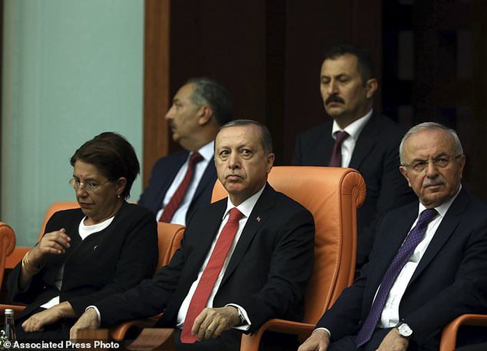 Tổng thống Thổ Nhĩ Kỳ thề lấy đầu kẻ phản bội - Ảnh 11.