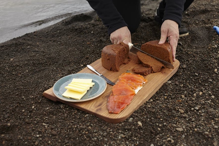 Bánh mì nướng dưới lòng đất ở Iceland - Ảnh 2. Bánh mì nướng dưới lòng đất ở Iceland - Ảnh 2.