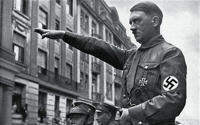 Đức: Chào kiểu Hitler, du khách Mỹ bị đấm liên tục - Ảnh 1. Đức: Chào kiểu Hitler, du khách Mỹ bị đấm liên tục - Ảnh 1.