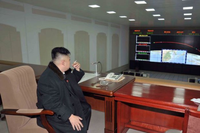 Ông Kim Jong-un bất ngờ xuất hiện và mở lời về kế hoạch đánh Guam - Ảnh 1.