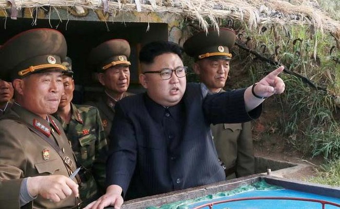 Ông Kim Jong-un bất ngờ xuất hiện và mở lời về kế hoạch đánh Guam - Ảnh 2.