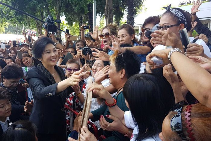 Bà Yingluck đổ bệnh nặng, tòa án Thái Lan phát lệnh bắt - Ảnh 3.