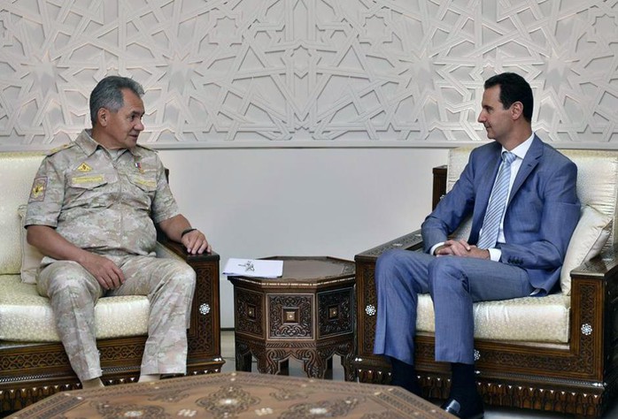 
Bộ trưởng Quốc phòng Nga Sergei Shoigu (trái) gặp gỡ Tổng thống Syria Bashar al-Assad hôm 12-9. Ảnh: REUTERS
