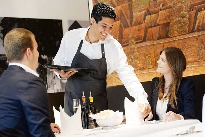 Cách đưa tiền tip ở nhà hàng, khách sạn cho người sành điệu - Ảnh 1. Cách đưa tiền tip ở nhà hàng, khách sạn cho người sành điệu - Ảnh 1.