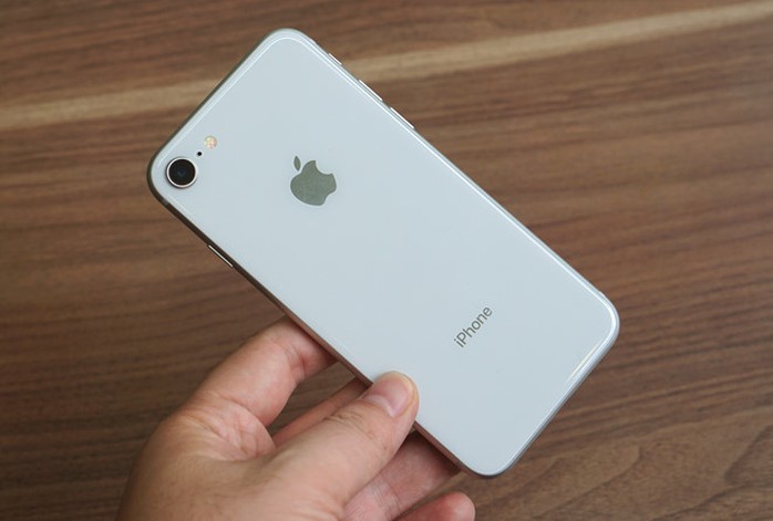 Mua linh kiện thêm 10 USD, Apple tăng giá iPhone 8 lên 50 USD - Ảnh 1.