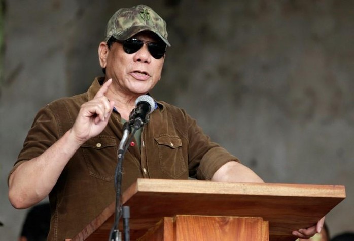 Tổng thống Duterte: Đạn từ súng Trung Quốc kết liễu thủ lĩnh khủng bố - Ảnh 1.
