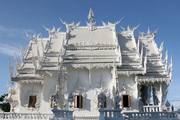 Khám phá ngôi đền trắng kỳ dị ở Thái Lan - Ảnh 2. Khám phá ngôi đền trắng kỳ dị ở Thái Lan - Ảnh 2.