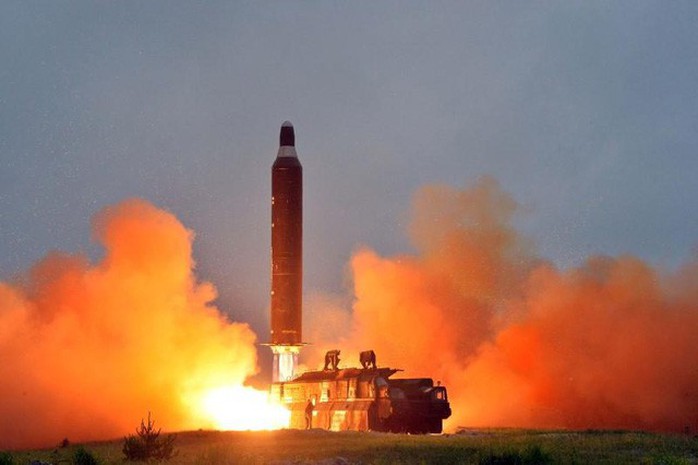 Mỹ “bật đèn xanh” hơn 12 tỉ USD chống tên lửa Triều Tiên - Ảnh 1.