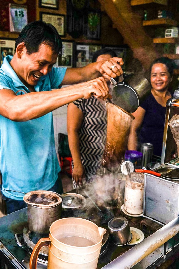 7 quán cà phê khách Tây mách nhau phải ghé ở Sài Gòn - Ảnh 2. 7 quán cà phê khách Tây mách nhau phải ghé ở Sài Gòn - Ảnh 2.