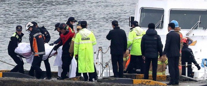 Tàu cá Hàn Quốc đâm tàu tiếp dầu, 13 người thiệt mạng - Ảnh 2.