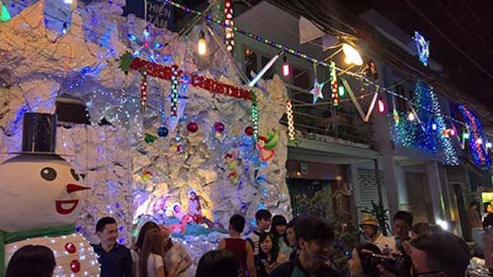 8 điểm đi chơi Noel lãng mạn nhất Sài Gòn - Ảnh 1.