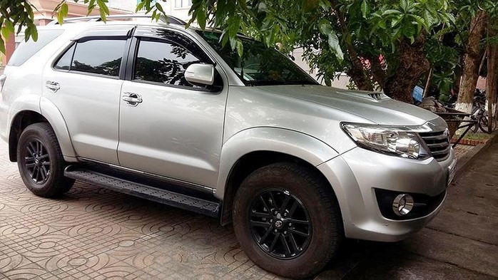 Mải tâm sự, đôi tình nhân bị trộm cả xe Fortuner - Ảnh 2.