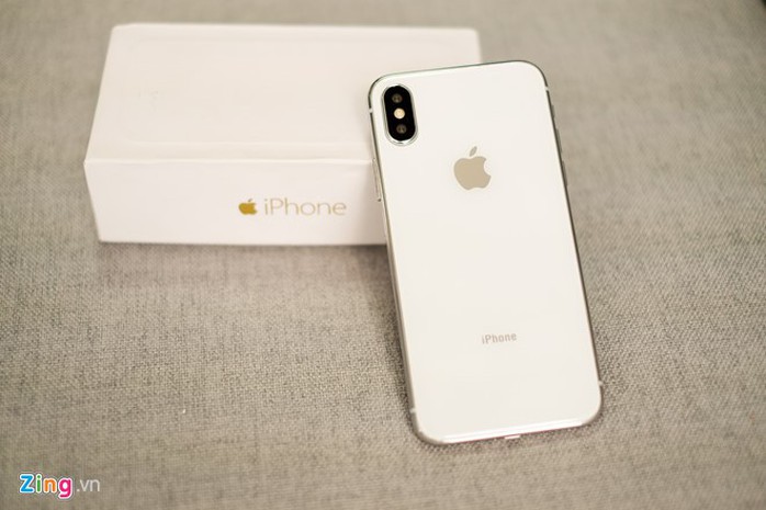 Bỏ 22 triệu mua iPhone X, nhận được mô hình tại Sài Gòn - Ảnh 2.