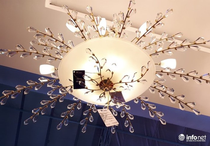 Ngắm đèn chùm giá nửa tỷ đồng thả dáng đẹp hút hồn - Ảnh 12. Ngắm đèn chùm giá nửa tỷ đồng thả dáng đẹp hút hồn - Ảnh 12.