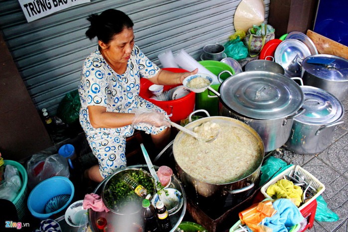 10 địa chỉ ăn vặt không quảng cáo cũng đông khách của Sài Gòn - Ảnh 3.