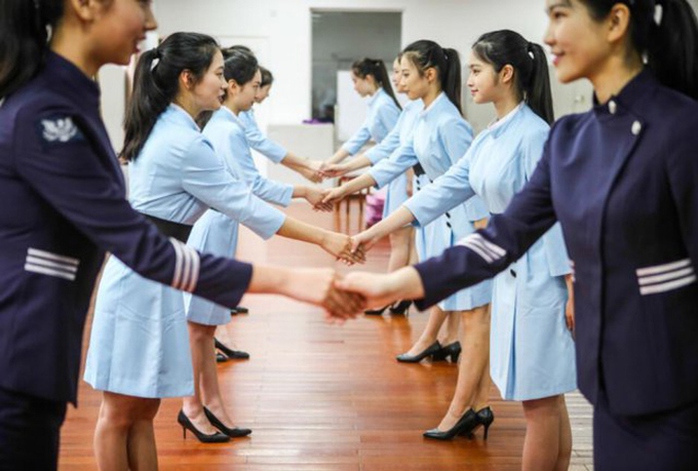 Cười đẹp như tiếp viên hàng không - sự thật khó đến bất ngờ - Ảnh 5. Cười đẹp như tiếp viên hàng không - sự thật khó đến bất ngờ - Ảnh 5.