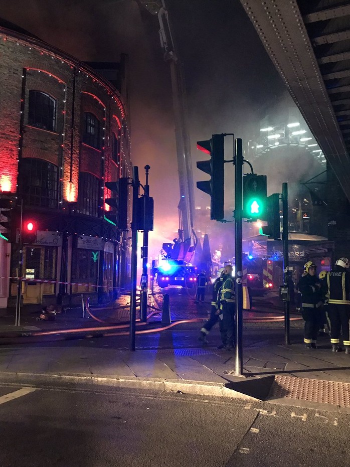 Lại cháy kinh hoàng ở London - Ảnh 3.
