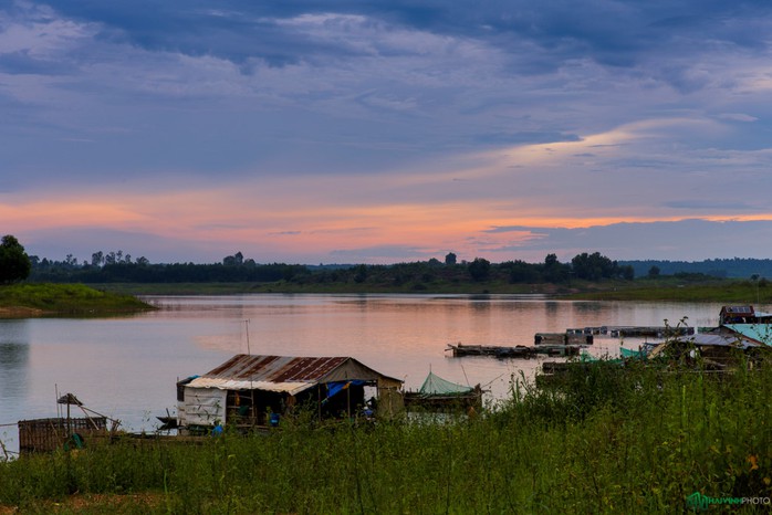Bình minh tuyệt đẹp ở làng chài trên sông Đồng Nai - Ảnh 3.