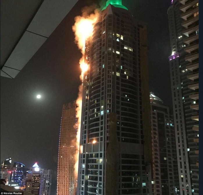 Cháy lớn nhấn chìm 40 tầng của tòa tháp Dubai trong biển lửa - Ảnh 3.