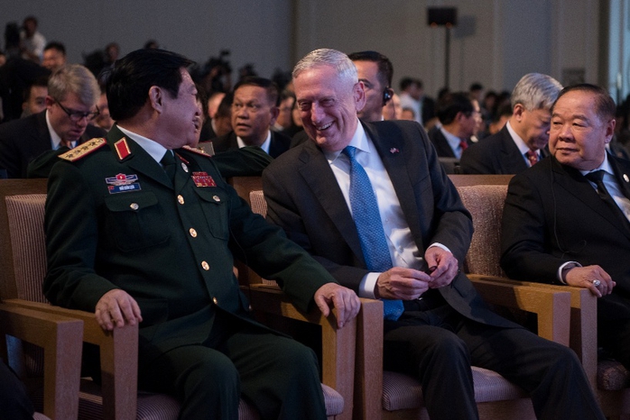 Bộ trưởng Quốc phòng Việt - Mỹ: Tăng cường hợp tác an ninh hàng hải - Ảnh 2.