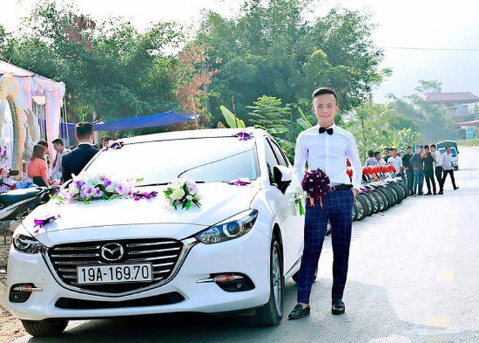 Độc đáo màn rước dâu bằng 100 xe Dream thắt nơ đỏ - Ảnh 3. Độc đáo màn rước dâu bằng 100 xe Dream thắt nơ đỏ - Ảnh 3.