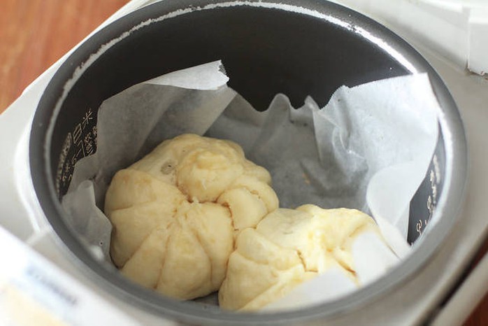Làm bánh bao bằng nồi cơm điện vừa tiện vừa ngon - Ảnh 7. Làm bánh bao bằng nồi cơm điện vừa tiện vừa ngon - Ảnh 7.