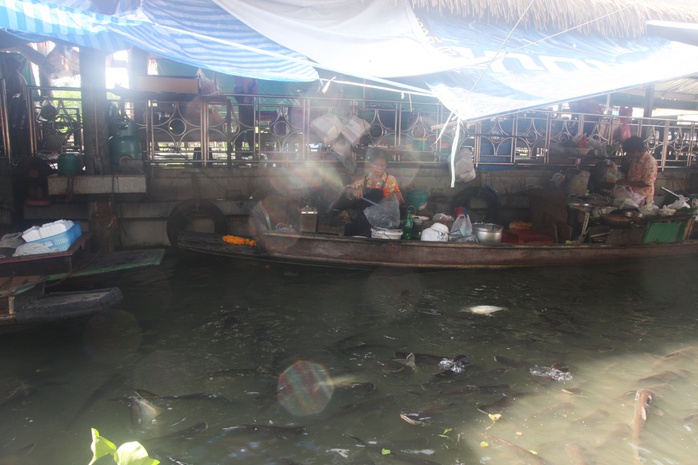 Đi chợ nổi Taling Chan ở Bangkok - Ảnh 22.