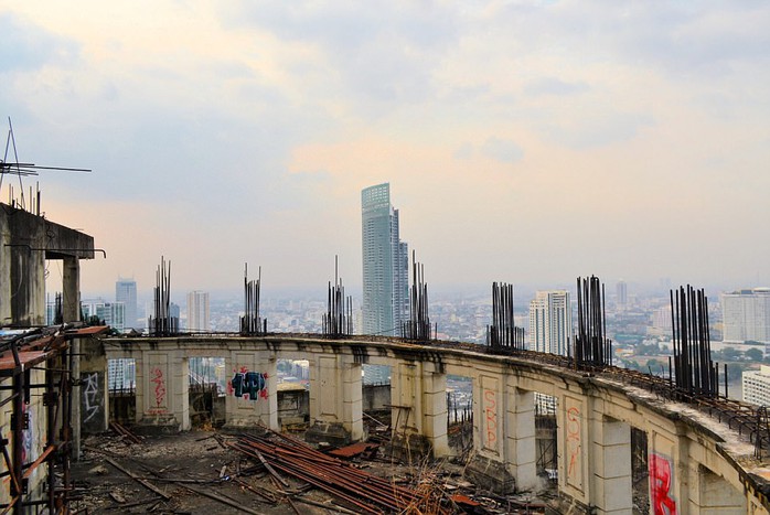 Lạnh gáy với “Tòa tháp ma” chọc trời giữa lòng Bangkok - Ảnh 8. Lạnh gáy với “Tòa tháp ma” chọc trời giữa lòng Bangkok - Ảnh 8.