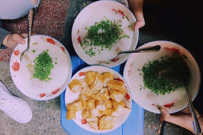 Các quán cháo lâu năm cho ngày mưa Sài thành - Ảnh 4.