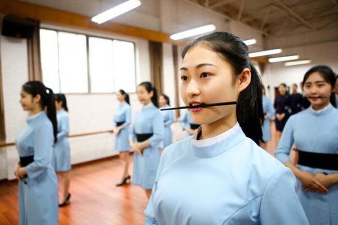Cười đẹp như tiếp viên hàng không - sự thật khó đến bất ngờ - Ảnh 7. Cười đẹp như tiếp viên hàng không - sự thật khó đến bất ngờ - Ảnh 7.