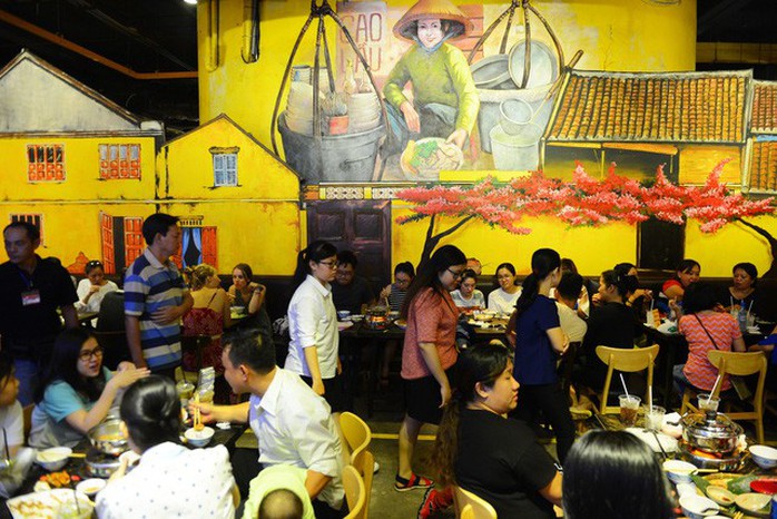 Ăn uống dưới phố ngầm giữa trung tâm Sài Gòn - Ảnh 5. Ăn uống dưới phố ngầm giữa trung tâm Sài Gòn - Ảnh 5.