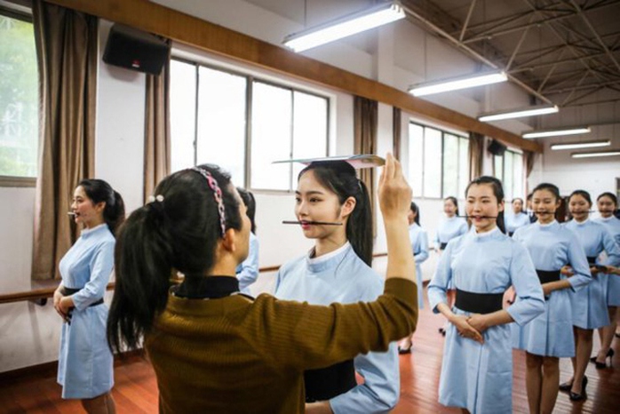 Cười đẹp như tiếp viên hàng không - sự thật khó đến bất ngờ - Ảnh 8. Cười đẹp như tiếp viên hàng không - sự thật khó đến bất ngờ - Ảnh 8.