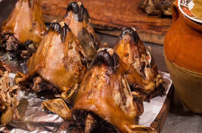 Những món ăn Giáng Sinh độc, lạ trên thế giới - Ảnh 6.