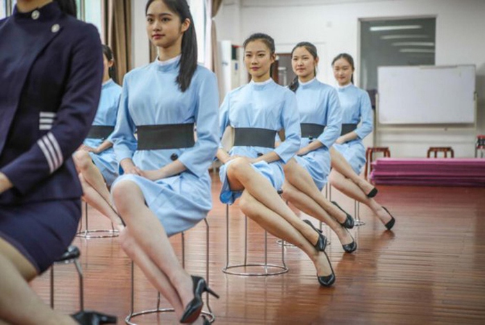 Cười đẹp như tiếp viên hàng không - sự thật khó đến bất ngờ - Ảnh 9. Cười đẹp như tiếp viên hàng không - sự thật khó đến bất ngờ - Ảnh 9.